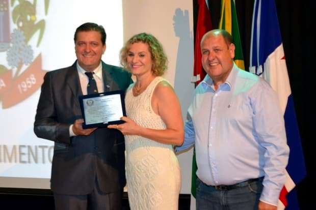 Prefeitura reconhece empreendedores com premiação 43 Prefeitura reconhece empreendedores com premiação