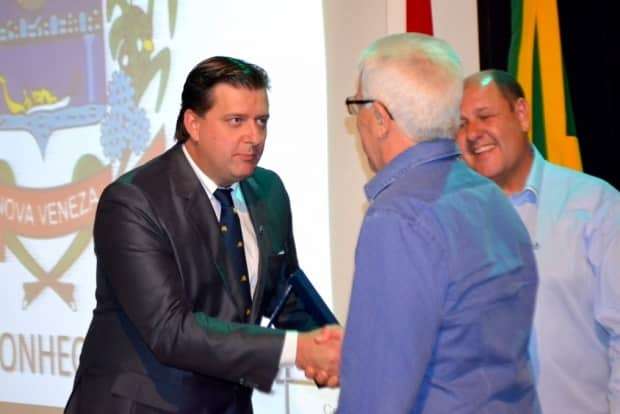 Prefeitura reconhece empreendedores com premiação 49 Prefeitura reconhece empreendedores com premiação