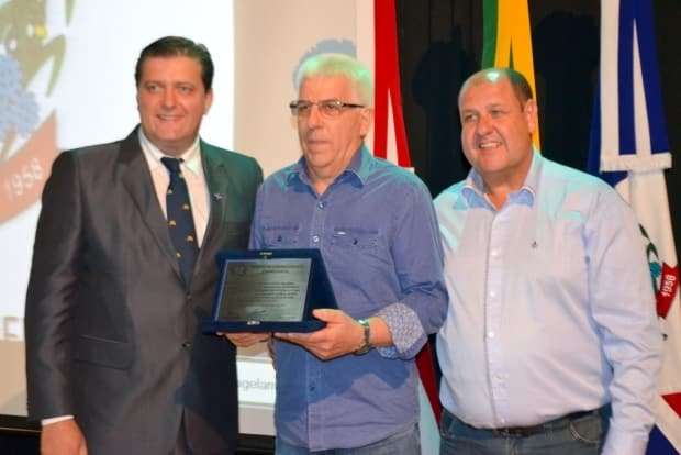 Prefeitura reconhece empreendedores com premiação 50 Prefeitura reconhece empreendedores com premiação