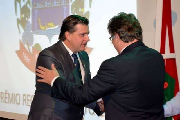 Prefeitura reconhece empreendedores com premiação 51 Prefeitura reconhece empreendedores com premiação