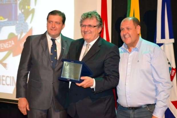 Prefeitura reconhece empreendedores com premiação 52 Prefeitura reconhece empreendedores com premiação