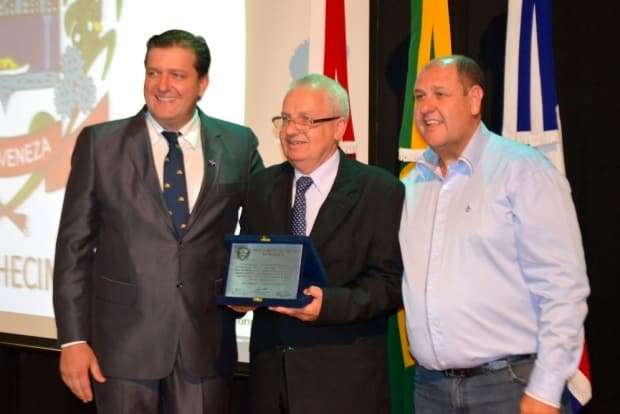 Prefeitura reconhece empreendedores com premiação 56 Prefeitura reconhece empreendedores com premiação