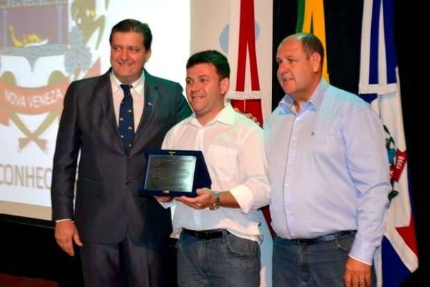 Prefeitura reconhece empreendedores com premiação 58 Prefeitura reconhece empreendedores com premiação