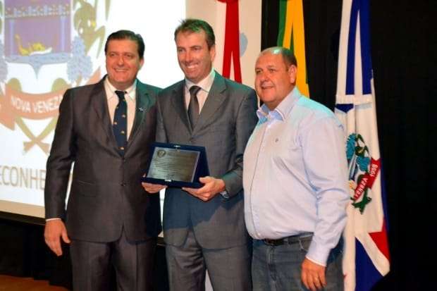 Prefeitura reconhece empreendedores com premiação 21 Prefeitura reconhece empreendedores com premiação