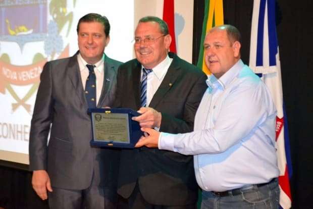 Prefeitura reconhece empreendedores com premiação 22 Prefeitura reconhece empreendedores com premiação