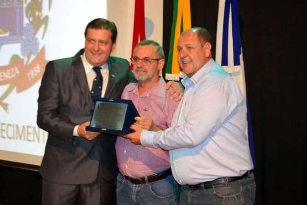 Prefeitura reconhece empreendedores com premiação 24 Prefeitura reconhece empreendedores com premiação