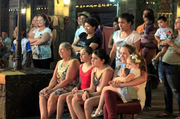 Cirquinho do Revirado encanta público na Praça Humberto Bortoluzzi 2 _MG_3805