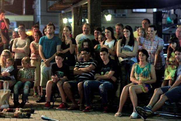 Cirquinho do Revirado encanta público na Praça Humberto Bortoluzzi 4 _MG_3807