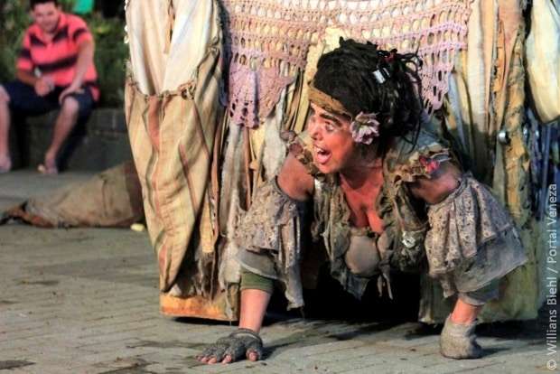 Cirquinho do Revirado encanta público na Praça Humberto Bortoluzzi 43 _MG_3822