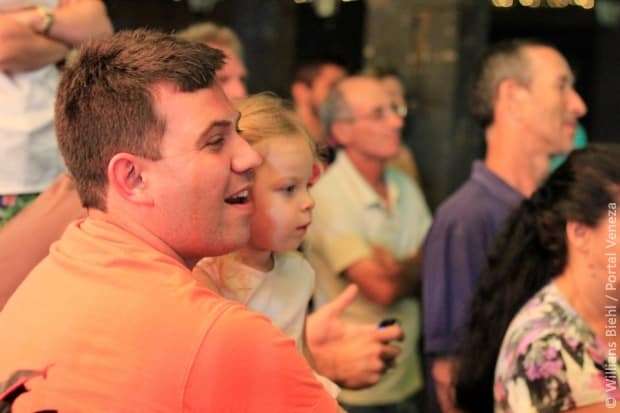 Cirquinho do Revirado encanta público na Praça Humberto Bortoluzzi 32 _MG_3849