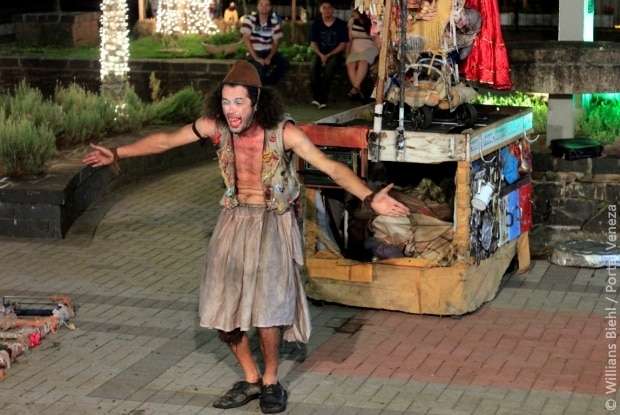 Cirquinho do Revirado encanta público na Praça Humberto Bortoluzzi 44 _MG_3861