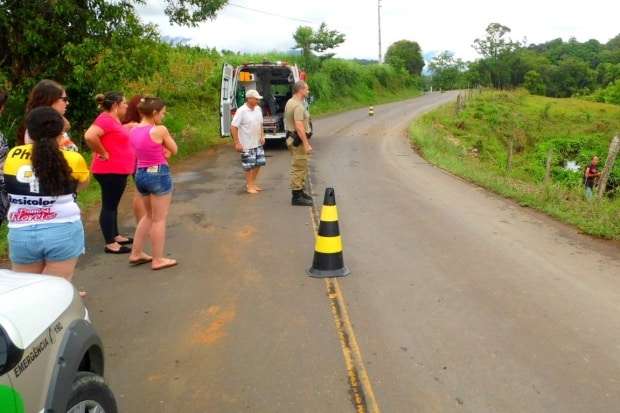 No São José, carro sai da pista e cai dentro do Rio Dândalo 6 SAM_2150