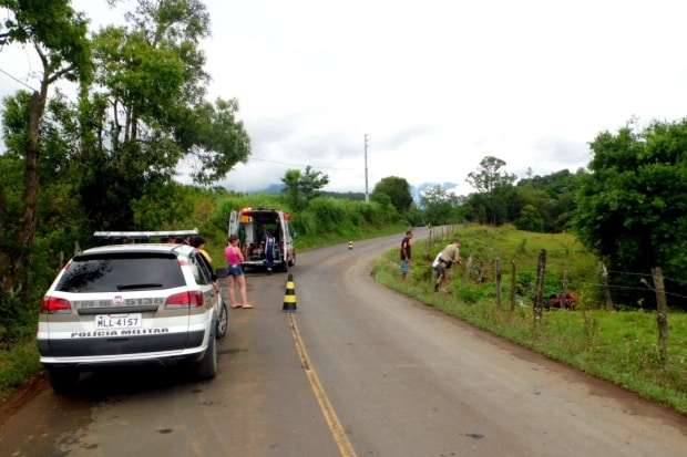 No São José, carro sai da pista e cai dentro do Rio Dândalo 9 SAM_2157