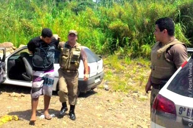 Morador persegue ladrões e PM captura um em matagal 1 Morador persegue ladrões e PM captura um em matagal