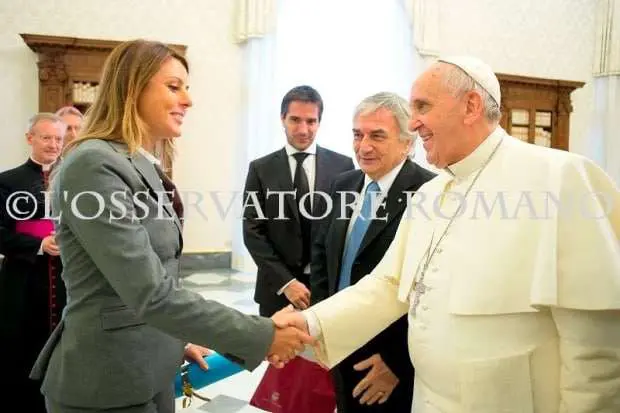 Renata Bueno encontra-se com Papa Francisco