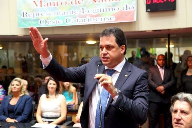 Deputado estadual Rodrigo Minotto toma posse