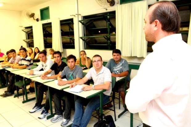 Unesc oferece bolsa para professores da rede pública e alunos de licenciatura