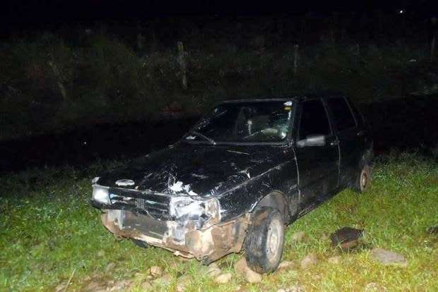 Uno sai da pista e quase cai dentro de rio no Guarapari 1 Uno sai da pista e quase cai dentro de rio no Guarapari