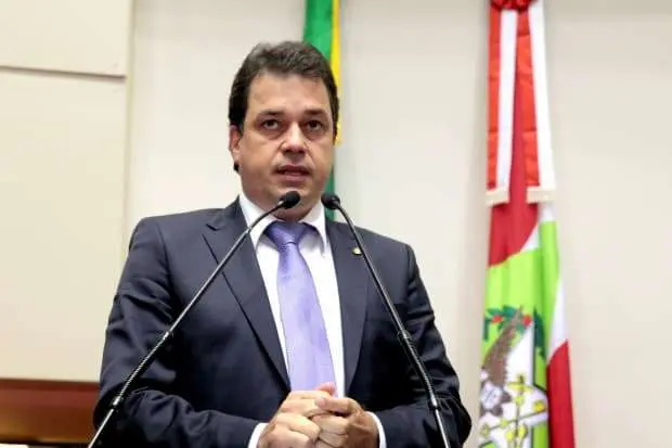 Deputado Rodrigo Minotto pede interferência do Governador para resolver impasse com Hospital São José