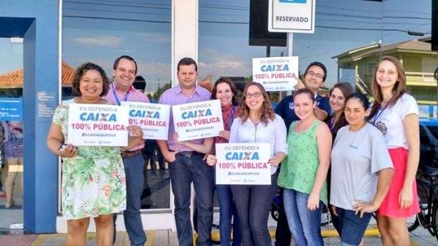 Em defesa da Caixa 100% pública, bancários protestam na Região