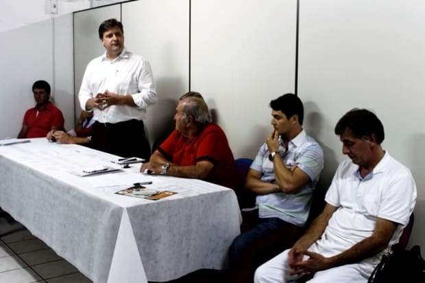 Caravaggio terá calçada especial para romeiros 2 Gava assina ordem de serviço para calçada e ciclo faixa em Caravaggio Foto Flávia Bortolotto (9)_1