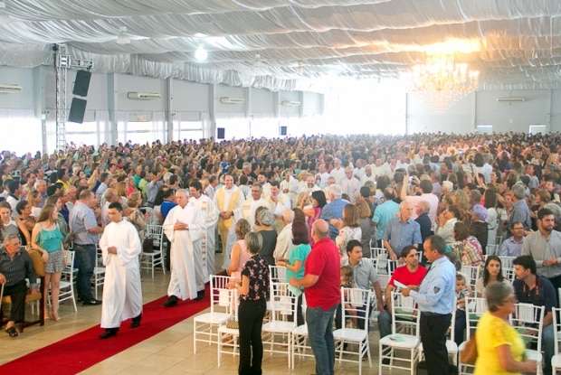 Dom Onécimo Alberton recebe o ministério episcopal