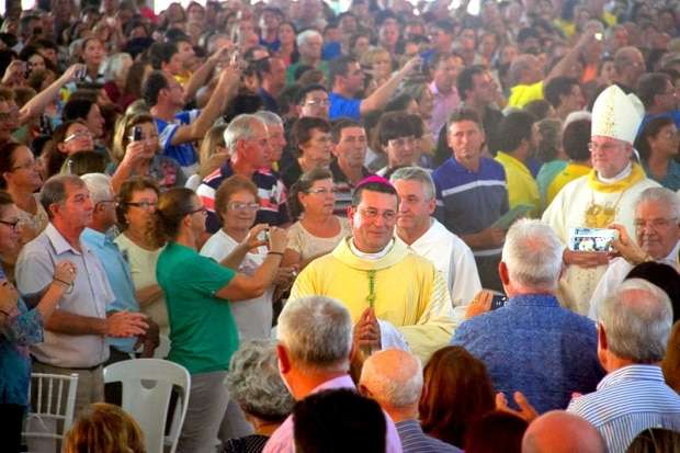 Dom Onécimo Alberton recebe o ministério episcopal