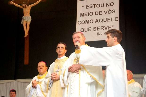 Dom Onécimo Alberton recebe o ministério episcopal