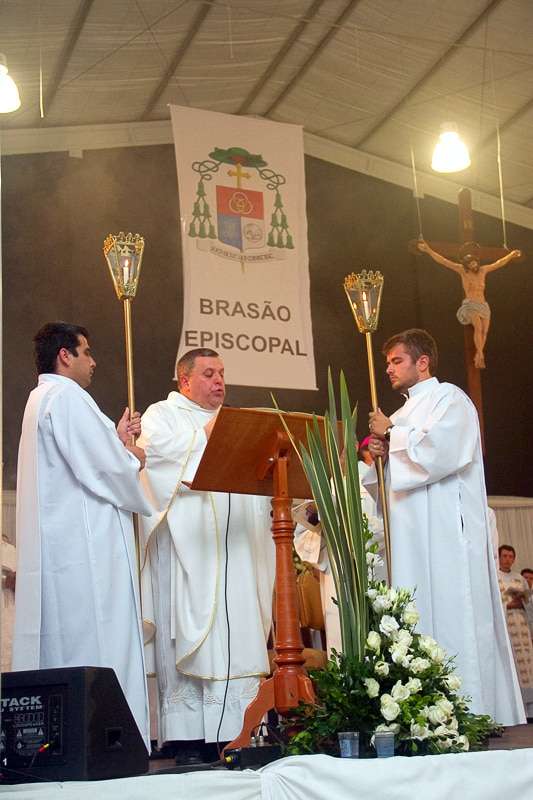 Dom Onécimo Alberton recebe o ministério episcopal