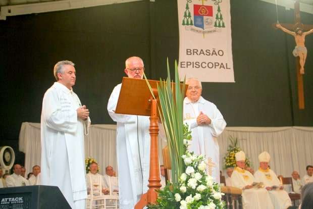 Dom Onécimo Alberton recebe o ministério episcopal