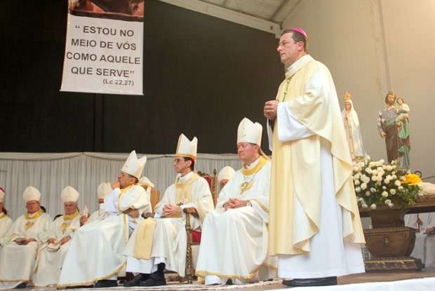 Dom Onécimo Alberton recebe o ministério episcopal