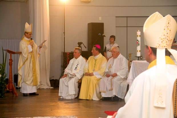 Dom Onécimo Alberton recebe o ministério episcopal