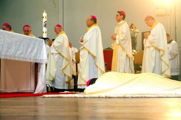 Dom Onécimo Alberton recebe o ministério episcopal