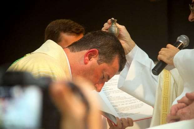 Dom Onécimo Alberton recebe o ministério episcopal