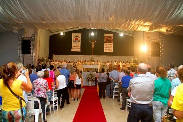 Dom Onécimo Alberton recebe o ministério episcopal