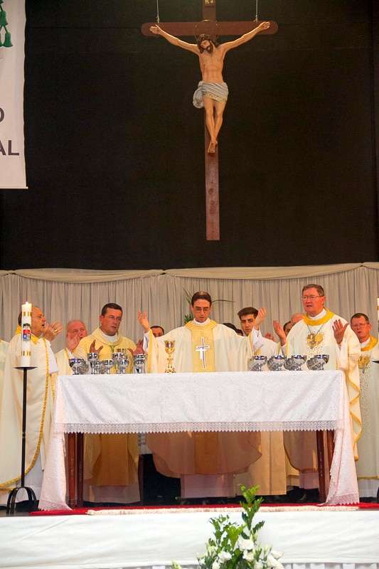 Dom Onécimo Alberton recebe o ministério episcopal