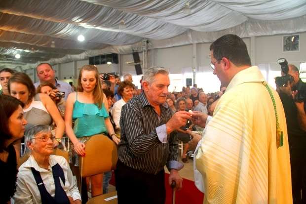 Dom Onécimo Alberton recebe o ministério episcopal
