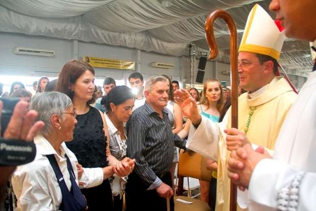 Dom Onécimo Alberton recebe o ministério episcopal