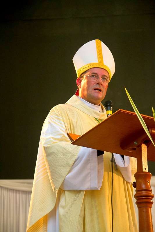 Dom Onécimo Alberton recebe o ministério episcopal