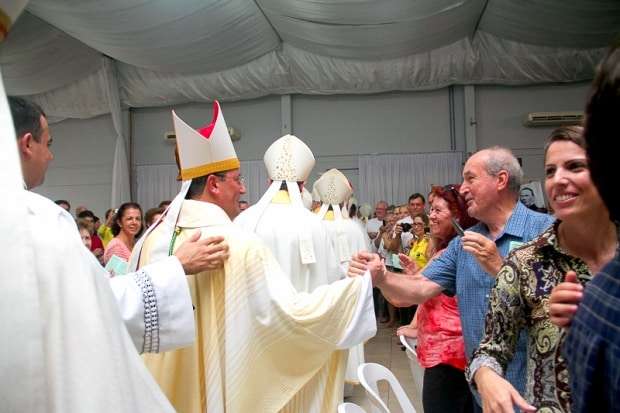 Dom Onécimo Alberton recebe o ministério episcopal