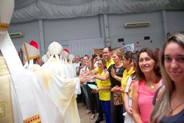 Dom Onécimo Alberton recebe o ministério episcopal