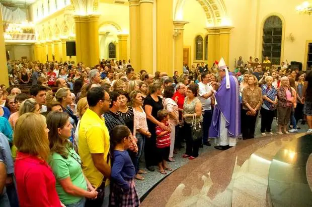 Imposição das Cinzas reúne católicos e abre a Quaresma