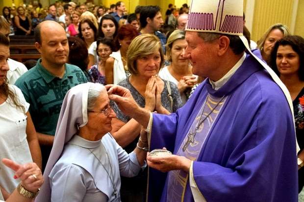 Imposição das Cinzas reúne católicos e abre a Quaresma 5 Imposição das Cinzas reúne católicos e abre a Quaresma