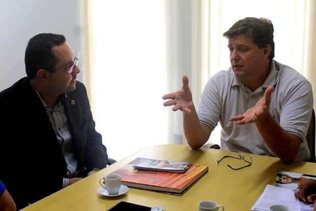 Evandro Gava recebe coordenador estadual da juventude