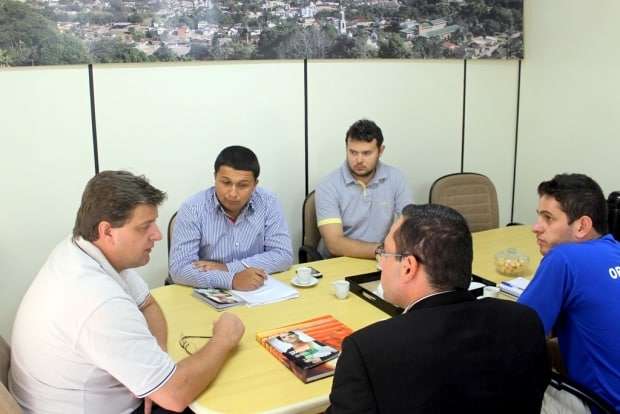 Evandro Gava recebe coordenador estadual da juventude