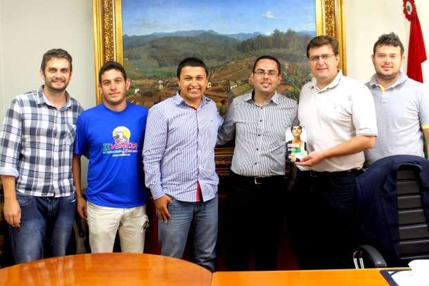 Evandro Gava recebe coordenador estadual da juventude