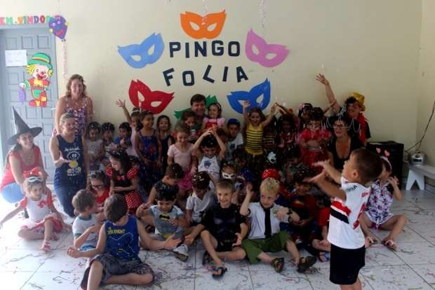 Carnaval do Pingo de Gente anima alunos