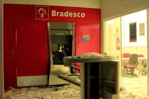 Ladrões explodem caixa eletrônico no Centro de Nova Veneza 3 Ladrões explodem caixa eletrônico no Centro de Nova Veneza