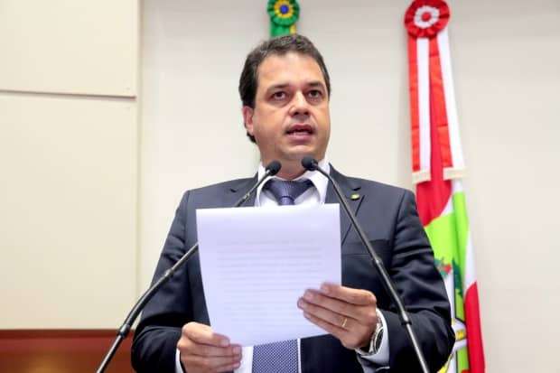 Deputado Rodrigo Minotto pede urgência na revitalização da Rodovia Jorge Lacerda 1 Deputado Rodrigo Minotto pede urgência na revitalização da Rodovia Jorge Lacerda