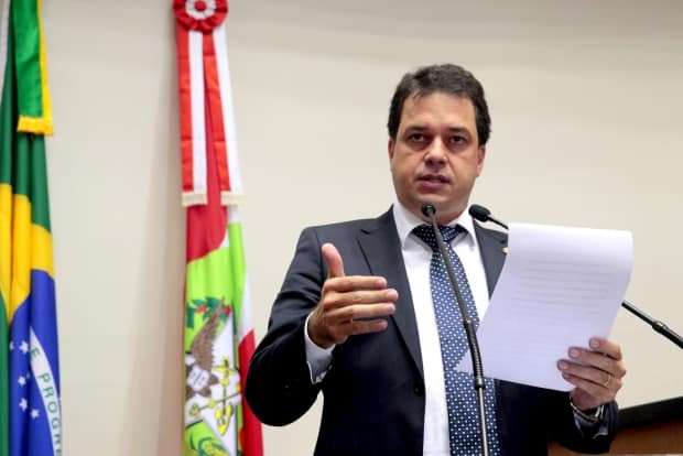 Deputado Rodrigo Minotto defende reajuste do Piso Salarial Regional 1 Deputado Rodrigo Minotto defende reajuste do Piso Salarial Regional